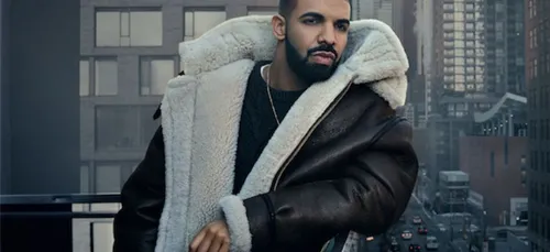 Quand Drake tacle Kanye West avec un panneau publicitaire en plein...
