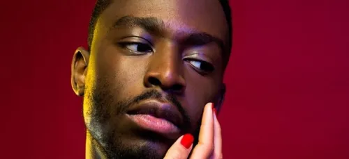 Dadju se fait "clasher" par un enfant dans une bataille de Floss...