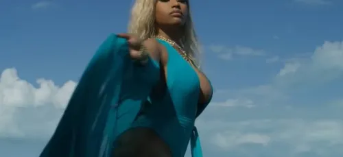 Nicki Minaj et Ariana Grande divinement sexy dans le clip de "Bed"...