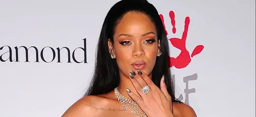 Rihanna change (encore) de couleur de cheveux ! (Photos)