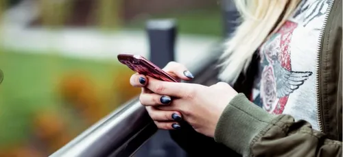 Le parlement donne son feu vert pour interdire les téléphones à...