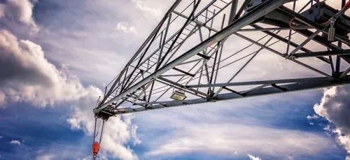 Elle escalade une grue pour faire un selfie et se tue