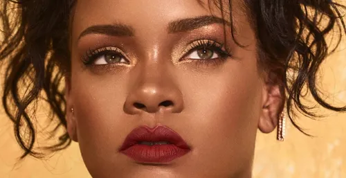 Rihanna donne des conseils "love" à ses fans