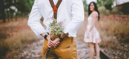 Une femme rassemble une centaine d'hommes pour un rdv "Tinder"...