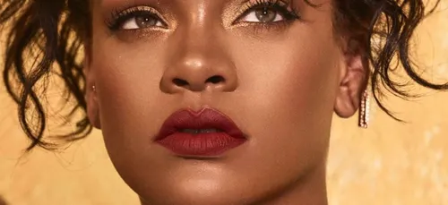Rihanna se filme en studio et rend ses fans complètement fous (Vidéos)