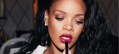 Rihanna s'affiche sans maquillage avec ses deux parents (Photo)