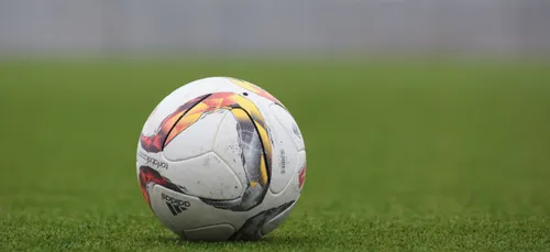 Un supporter interdit de stade trouve une astuce folle pour...