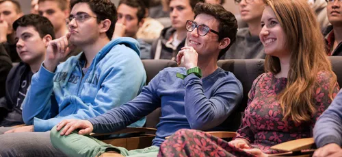 États-Unis : quand une étudiante fait son exposé en sous-vêtements...