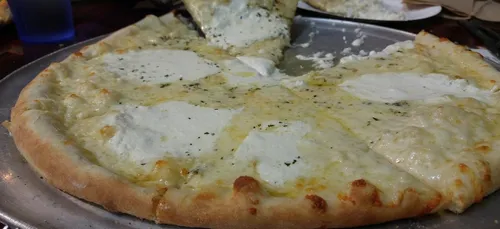 Domino’s lance une pizza avec plus d’un kilo de fromage dessus !...