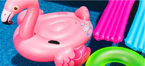 Vacances : la folie des bouées va-t-elle trop loin ?  (photos)