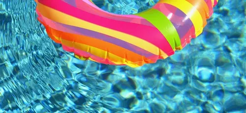 Ce bébé de 1 an nage déjà comme un champion de natation (Vidéo)