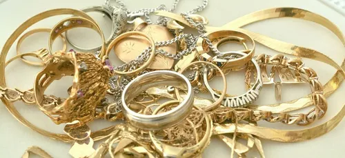 Gironde : il découvre des centaines de bijoux volés dans un sac