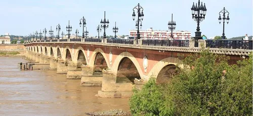 Bordeaux : un recours déposé contre la fermeture du pont de Pierre...