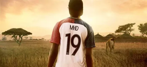 MHD opte pour une nouvelle couleur capillaire originale (Vidéo)