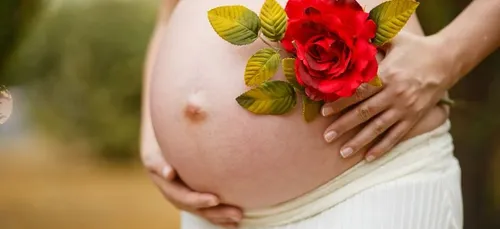 Ce couple fait un remake effrayant d’Alien pour annoncer une...