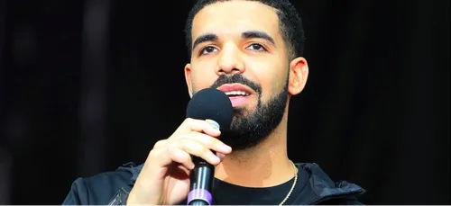 Drake est en couple avec une actrice américaine ! (Photo)