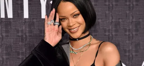 Rihanna : une fillette de 2 ans teste Fenty Beauty, c'est trop...