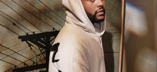 The Weekend : très embarrassé par le cadeau coquin d’une fan sur...