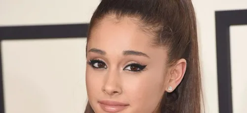 En plein concert, Ariana Grande manque de tomber de la scène ! (Vidéo)