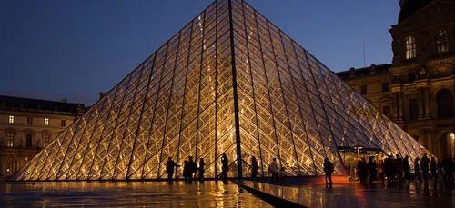 Une influenceuse recalée du Louvre en raison de sa tenue ? (photo)
