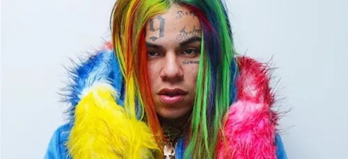 6ix9ine plaidera non coupable lors de son procès dans neuf mois