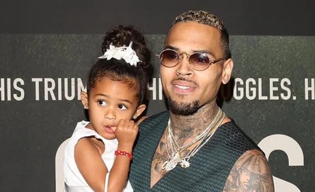Quand Chris Brown apprend la musique à sa fille de 3 ans (Vidéo)