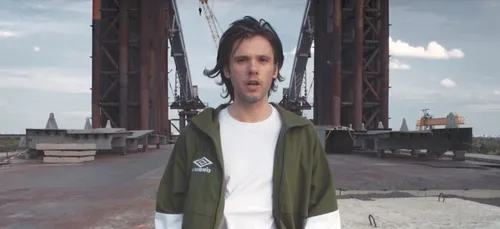 Orelsan : un youtubeur québécois parodie ''Basique ! (VIDEO)
