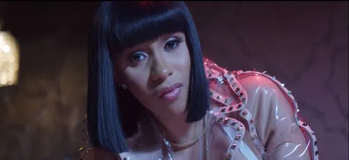 Cardi B : mise à la porte de son hôtel après une altercation (VIDEO)