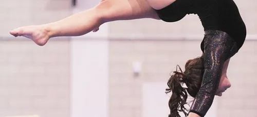 La chorégraphie époustouflante d'une jeune gymnaste enflamme la...