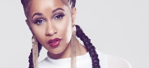 Cardi B fiancée : elle présente son énorme bague de fiançailles !...