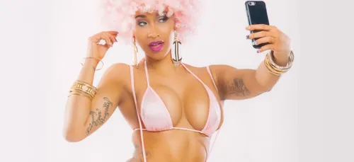 Cardi B partage une adorable vidéo de sa fille hilare (Vidéo)