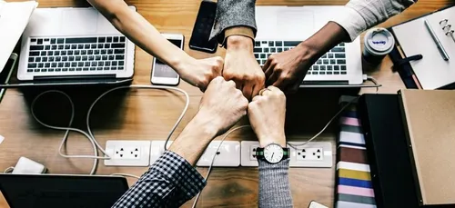 Triangle Dance Challenge : le défi amusant à réaliser entre amis...