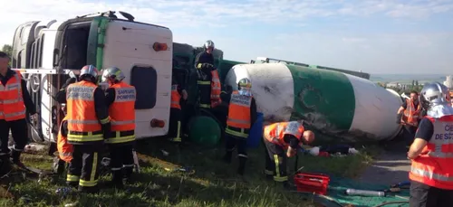 Un camion-toupie couché sur l'A34