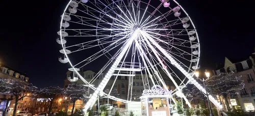 La grande roue sur la place d'Erlon à Reims