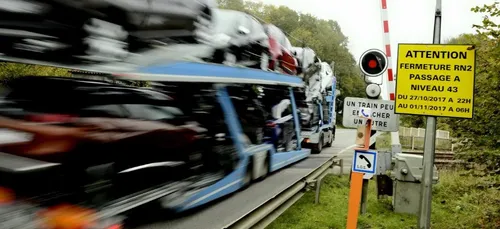 La SNCF coupe la route