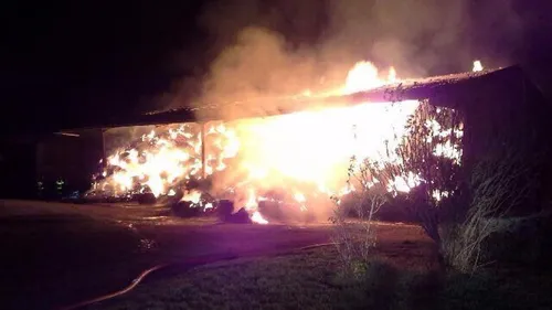 Hangar en feu dans les Ardennes