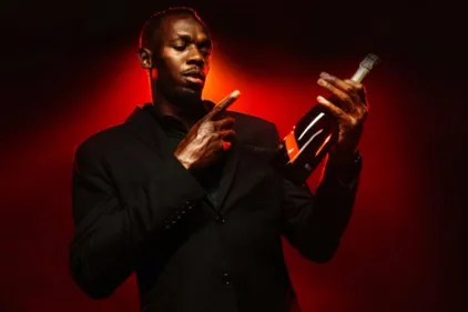 Usain Bolt court pour Mumm
