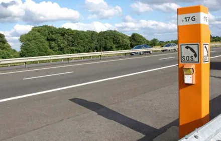 Jugée pour avoir laissé son fils sur le bord de l'autoroute