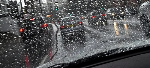 Deux enfants ont une idée de génie pour économiser l'eau.