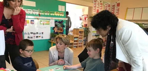 La rectrice en visite à l’école maternelle de Châtillon-sur-Marne