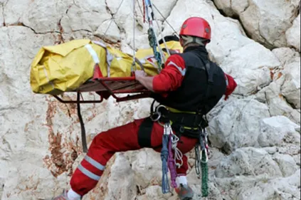 Un ouvrier chute dans un trou à Reims