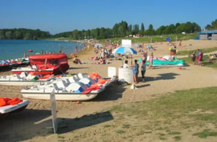 Une mère et son bébé se noient en faisant du pédalo