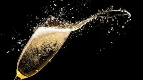 LAVER SES CHEVEUX AU CHAMPAGNE