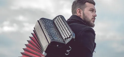 "Ta Main" le nouveau tube de Claudio Capeo