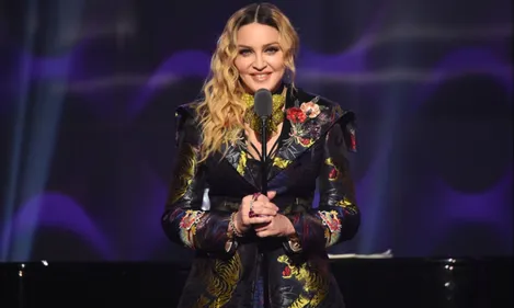 Madonna chante son amour du Champagne Rosé