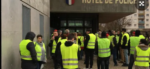 Visite des gilets jaunes chez les policiers et pompiers de l'Aube.