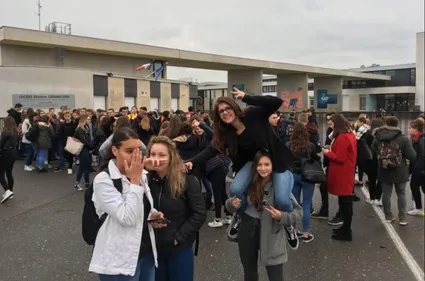 Les lycéens sont dans la rue