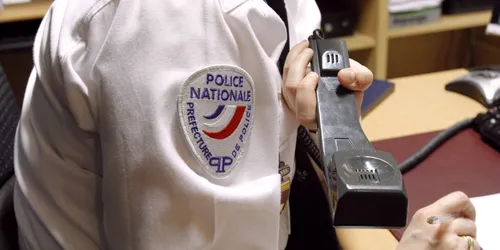 Vous avez demandé la police, veuillez ne pas quitter