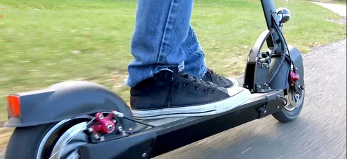 USA: Il vole une banque et prend la fuite sur une trottinette...