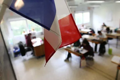 Les drapeaux français et européens s'invitent à l'école